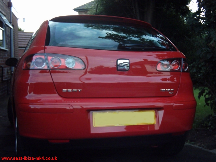 Photo of red Seat Ibiza 1.2 12v SX - rear