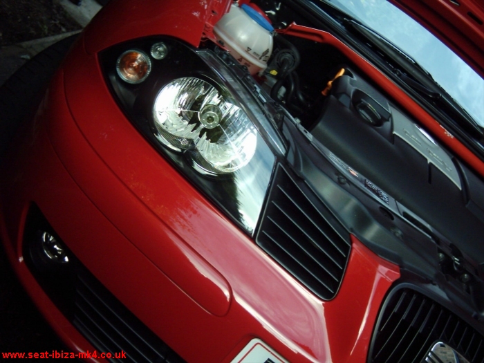 Photo of red Seat Ibiza 1.2 12v SX - headlight