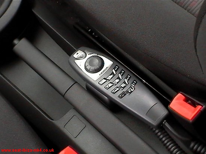 Photo of Nokia 610 Car Phone installed in a Seat Cordoba