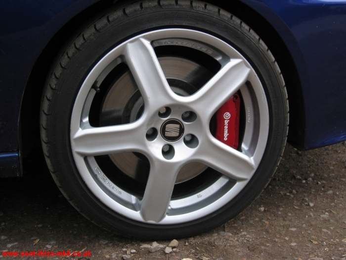 A closeup of the SeatSport 17" OZ Racing alloys and red Brembo brake calipers.